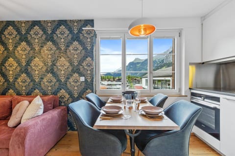 Natural landscape, Kitchen or kitchenette, Seating area, Dining area, Mountain view, pet friendly