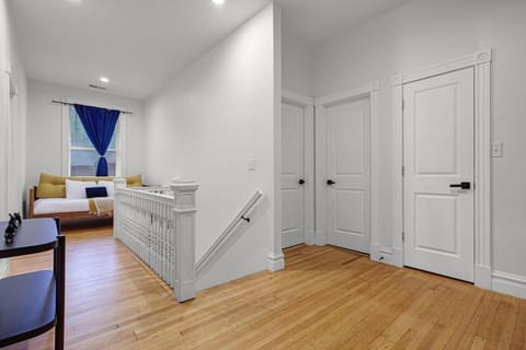 Hartford 5BR Family Home with Games BBQ Grill and Firepit House in Tower Grove South