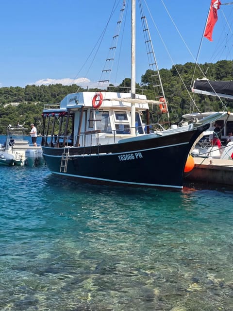Mirta Tours & Half a day of Waves and Wine Docked boat in Šibenik-Knin County, Croatia