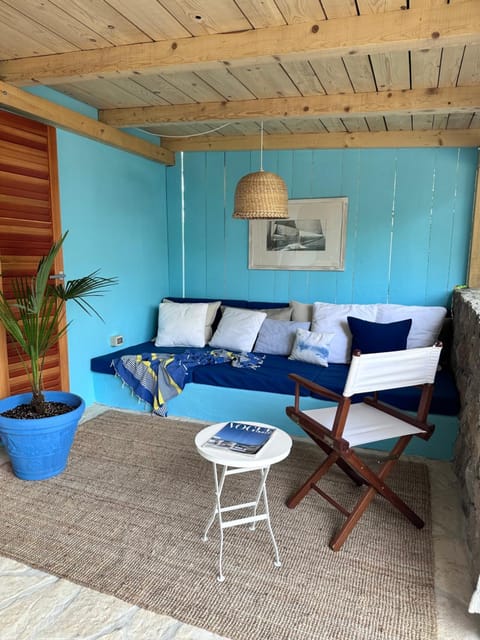 Patio, Living room