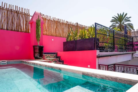 Restaurant/places to eat, Swimming pool, Breakfast