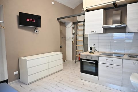 TV and multimedia, Kitchen or kitchenette, stove