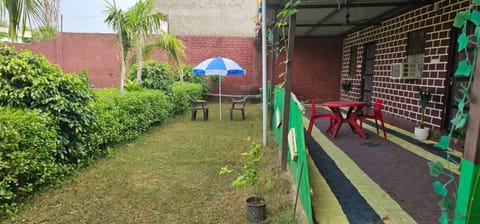 Restaurant/places to eat, Dining area, Garden view