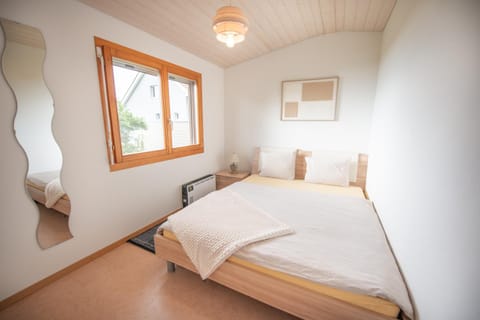 Bed, Photo of the whole room, Bedroom, heating, towels