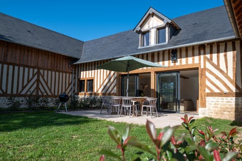 Property building, Patio, Garden, Garden view
