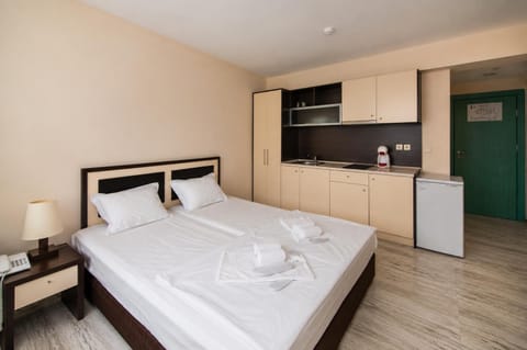Bedroom, kitchen