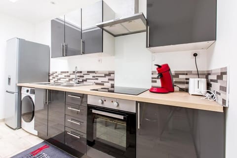 Cosy house 5 rooms 5 Bathrooms close commodities House in Flanders