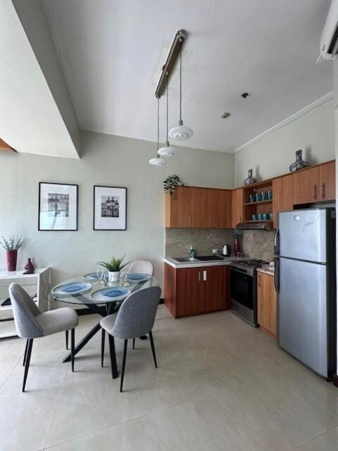 Kitchen or kitchenette, Dining area, oven, stove