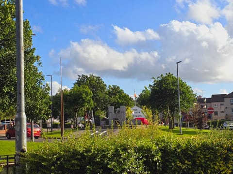 Neighbourhood, Natural landscape, Garden view, Street view, Location