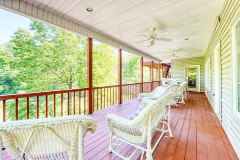Lakefront Retreat - Near Trails & Family Fun House in Bella Vista