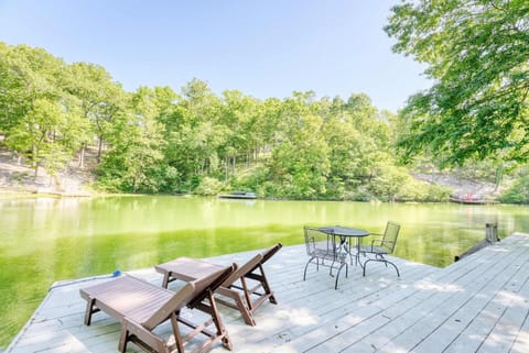Lakefront Retreat - Near Trails & Family Fun House in Bella Vista