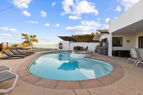 Swimming pool, sunbed