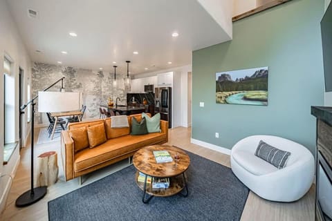 Unique Townhome with AC Garage Patio House in Driggs