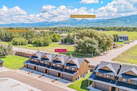 Unique Townhome with AC Garage Patio House in Driggs