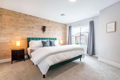 Basecamp Stays: Unique Townhome Views from Porch House in Driggs