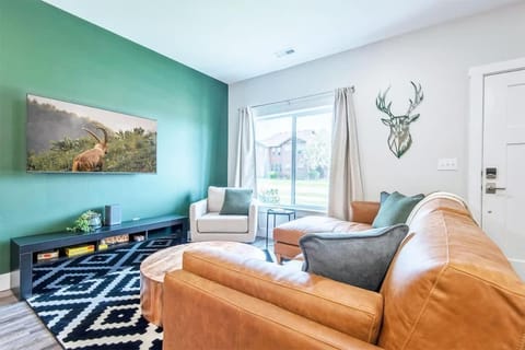 Basecamp Stays: Unique Townhome Views from Porch House in Driggs