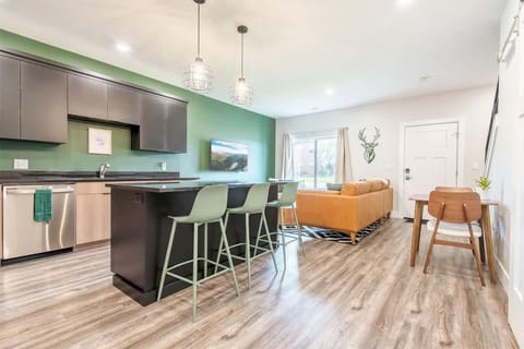 Basecamp Stays: Unique Townhome Views from Porch House in Driggs