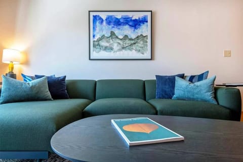 Tranquil Retreat Hot Tub Shuttle House in Wyoming