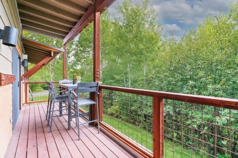 Vibrant Spacious Ski Pad Hot Tubs House in Wyoming