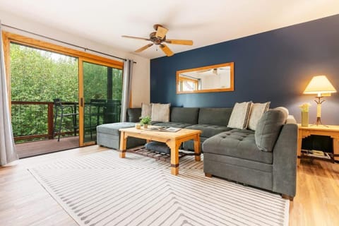 Vibrant Spacious Ski Pad Hot Tubs House in Wyoming