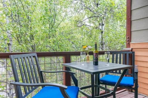 Upscale Couple's Getaway Hot Tubs House in Wyoming