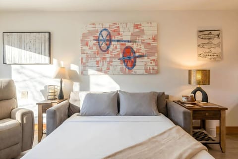 Upscale Couple's Getaway Hot Tubs House in Wyoming