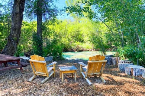 Upscale Couple's Getaway Hot Tubs House in Wyoming