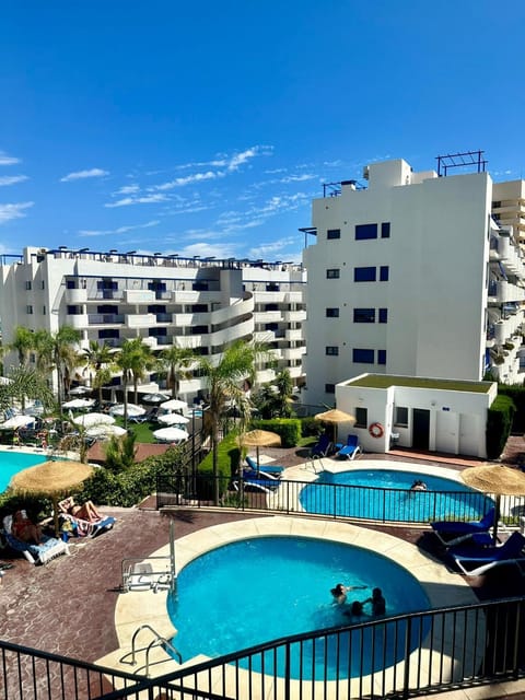 Day, Pool view, Swimming pool, sunbed
