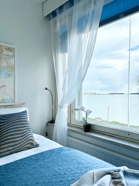 Bed, Bedroom, Sea view