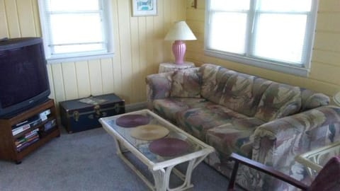 Pet Friendly Cottage walk to beach! House in Rehoboth Beach