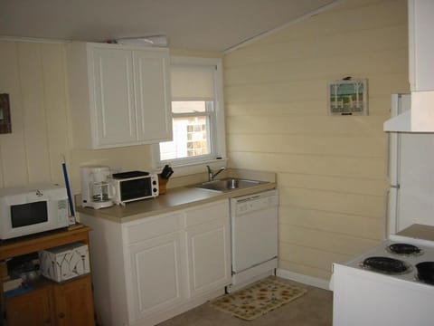Pet Friendly Cottage walk to beach! House in Rehoboth Beach
