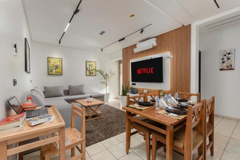 TV and multimedia, Living room, Seating area, Dining area, Evening entertainment