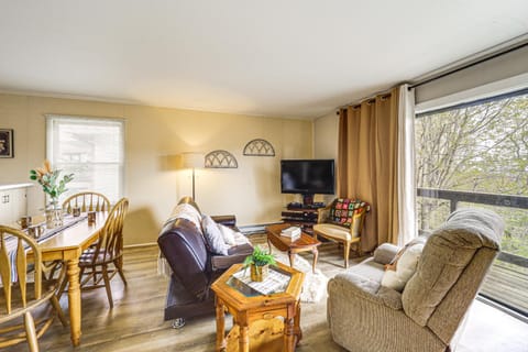 Studio, Stunning Beech Mtn Views half Mi to Trails Apartment in Beech Mountain