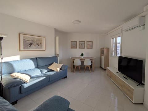Communal lounge/ TV room, TV and multimedia, Living room