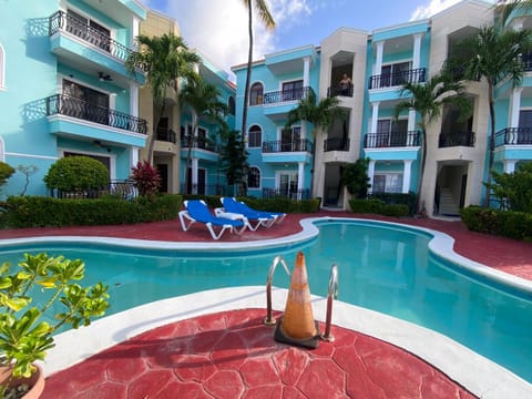 Property building, Patio, Day, Garden, View (from property/room), Balcony/Terrace, Evening entertainment, Garden view, Pool view, Swimming pool, sunbed