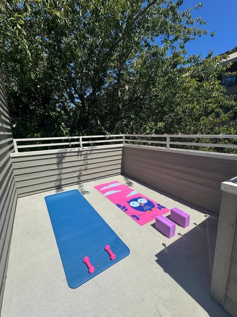 Property building, Activities, Balcony/Terrace, Fitness centre/facilities