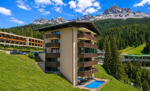 Property building, Natural landscape, Summer, Mountain view