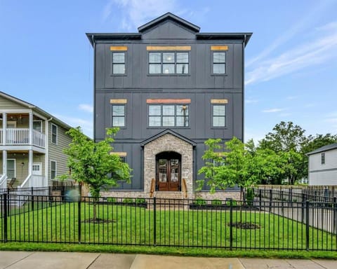 Property building, Garden view