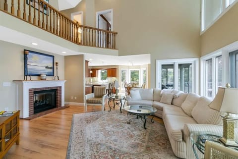 TV and multimedia, Living room, Seating area, fireplace