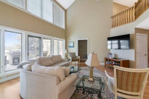 Communal lounge/ TV room, TV and multimedia, Living room