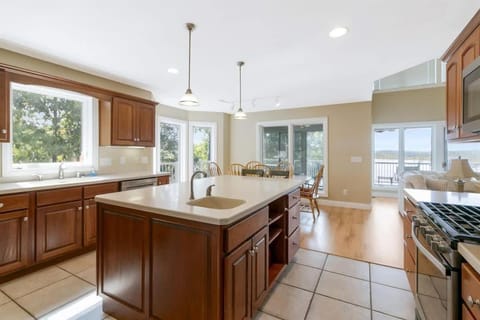 Kitchen or kitchenette, oven, stove