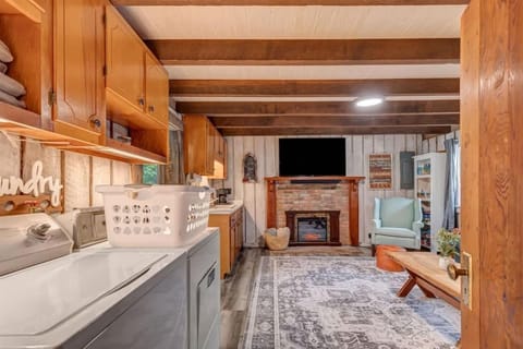 Living room, Seating area, washing machine, dryer