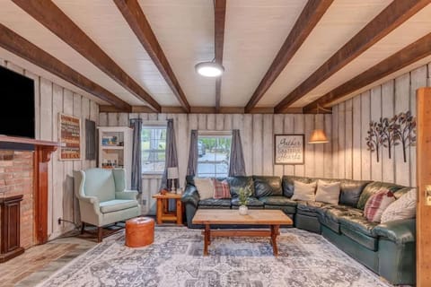 Living room, Seating area, fireplace