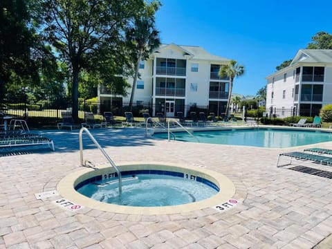 River Oaks great condo with golf course view House in Carolina Forest