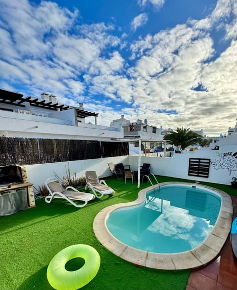 Patio, Balcony/Terrace, Communal kitchen, Swimming pool