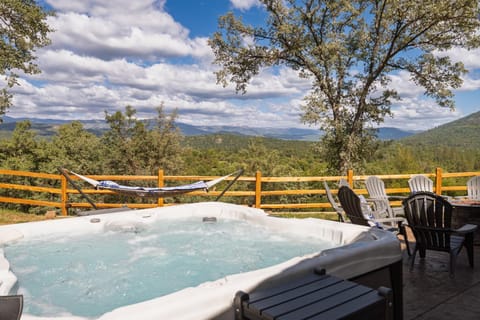 Rivertop Hideaway House in Ahwahnee