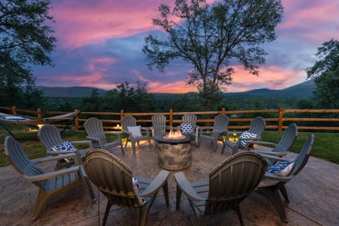 Rivertop Hideaway House in Ahwahnee