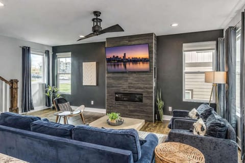 TV and multimedia, Living room, Seating area