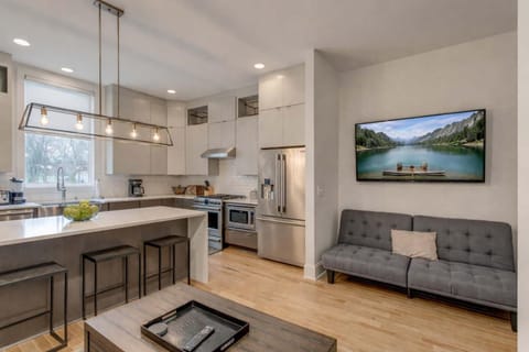 Kitchen or kitchenette, Living room