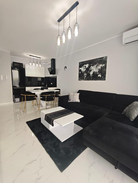 TV and multimedia, Living room, Seating area, Dining area, air conditioner